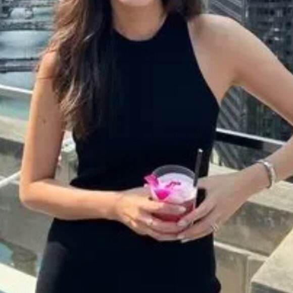 ARITZIA Stunning Jody Bodycon Dress! - Picture 2 of 5